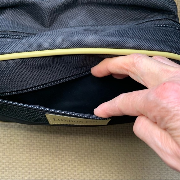 London Fog Toiletrie/Shave Kit bag - Picture 6 of 9